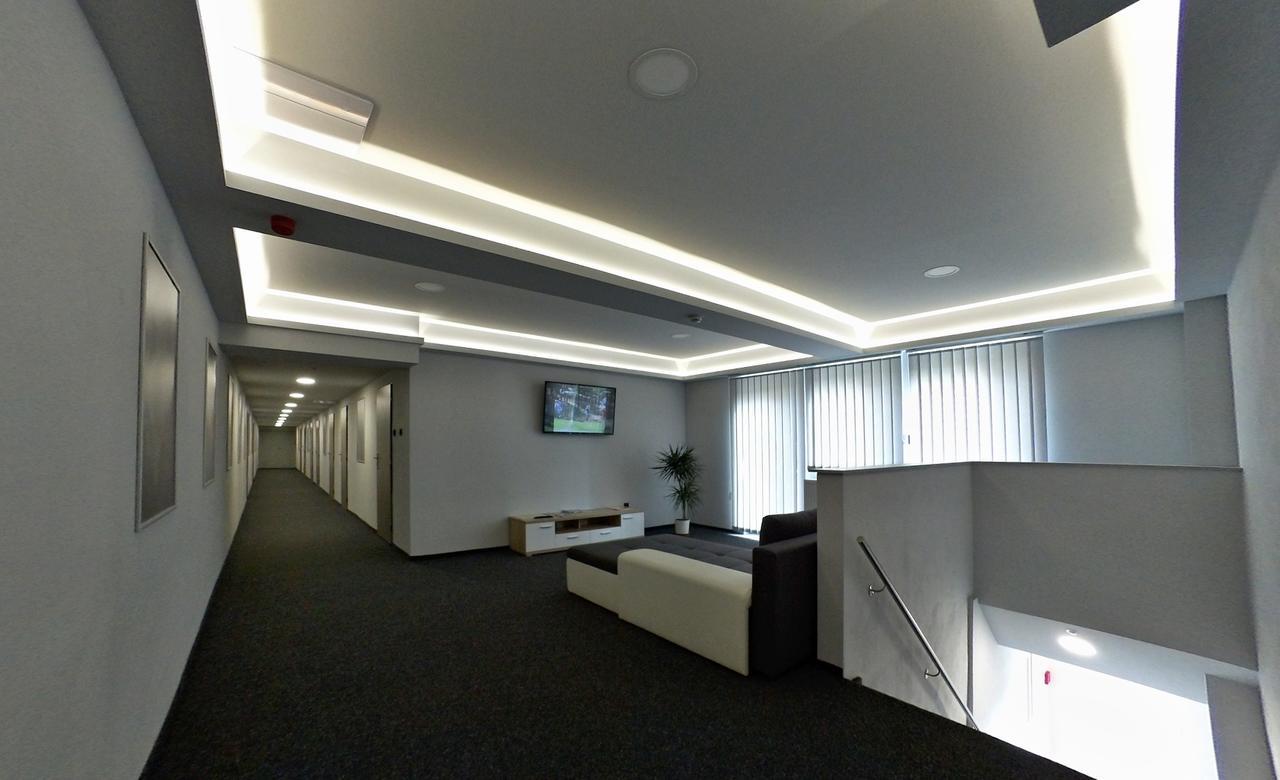 Sporthotel Zimni Stadion Benesov بينيسوف المظهر الخارجي الصورة